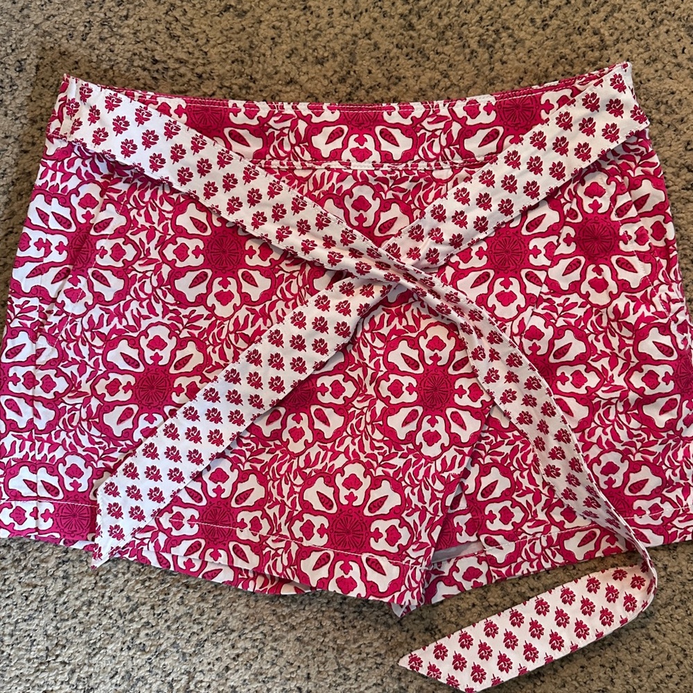 Vineyard Vines Red and White Patterned Skort